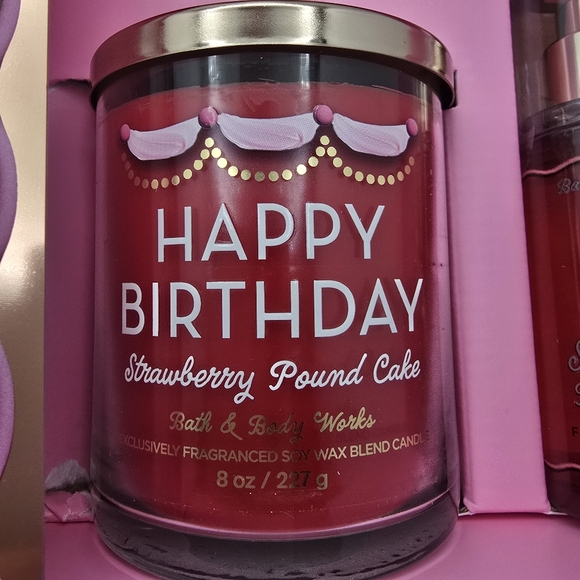 Bath and Body Works Strawberry Pound Cake Happy Birthday Gift Set - Picture 12 of 13